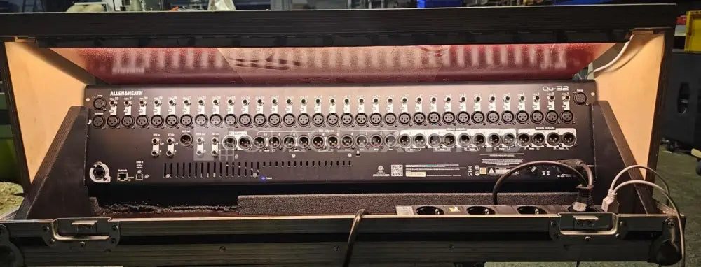 Allen & Heath Qu-32 Digital Mixer with Case, Lamps & Shelf