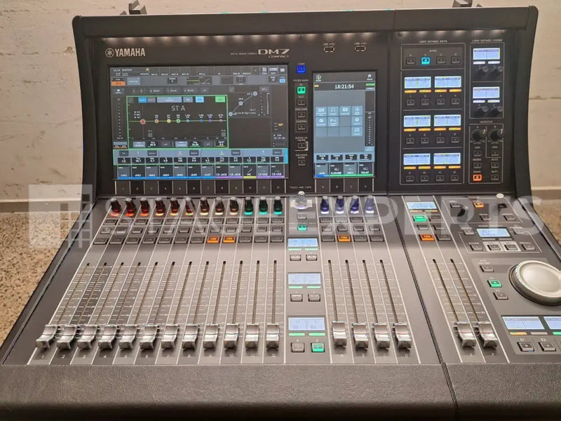Yamaha DM7 Compact Mixer with DM7 Control & Flight Case