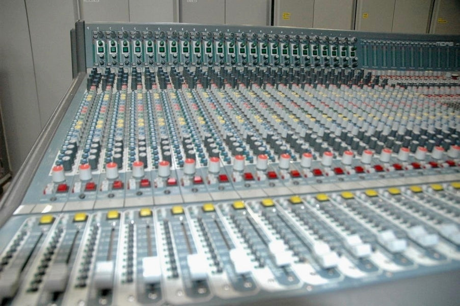 MIDAS XL4-64 Analogue Mixing Console – 40ch + 4 Stereo