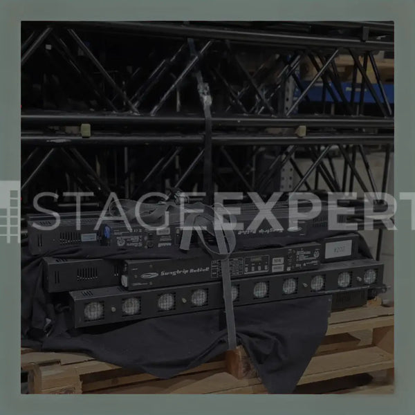 Showtec Sunstrip Active 10‑cell DMX blinder batten