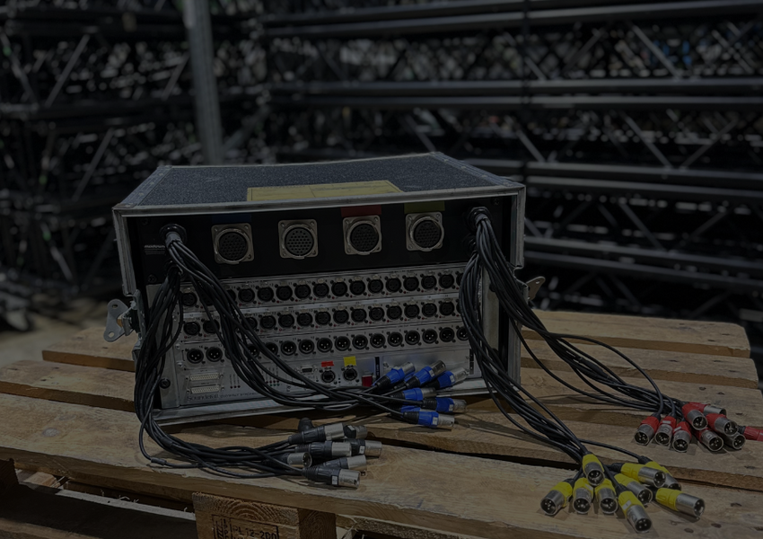 Soundcraft Split Box with Case – Stage Audio Signal Splitter