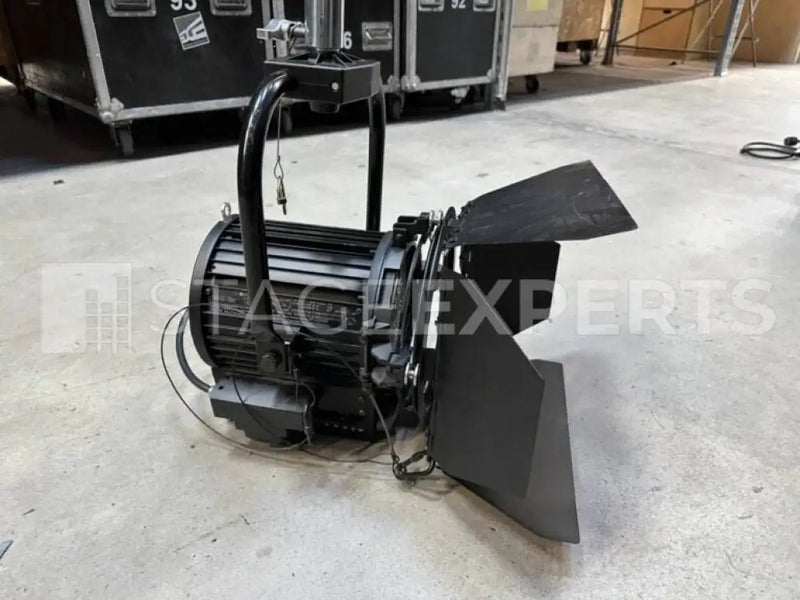 ARRI Studio 1000 Fresnel Pole-Op 24-Pack with Barndoors