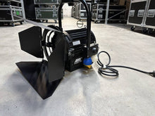 Load image into Gallery viewer, ARRI Studio 1000 Fresnel 24-Pack Pole-Op with Barndoors

