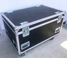 Load image into Gallery viewer, ETC Source Four PARNel CDM 250W – Set of 6 with Case
