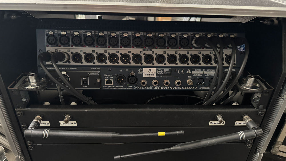 Soundcraft Si Expression 1 Digital Mixer with Flight Case