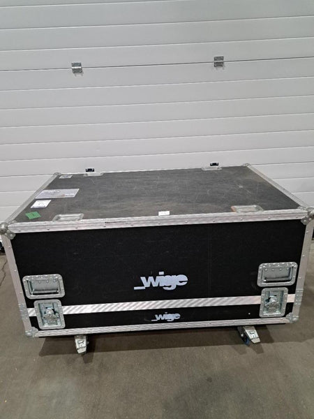 Barco FLM HD20 20,000‑lumen DLP Projector with Flight Case