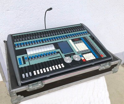 Avolites Pearl Tiger Lighting Console – Hands-On Control
