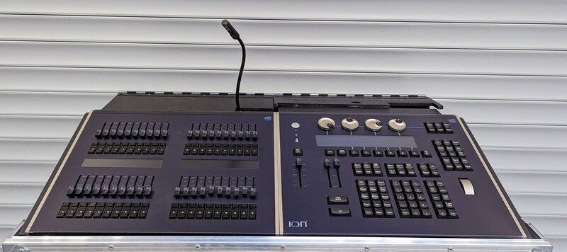 ETC Ion Console + 2x20 Fader Wing, Dust Cover & Flightcase