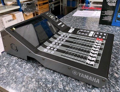 Yamaha DM3S Digital Mixing Console, 9-inch Touch, USB 18x18