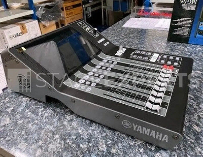 Yamaha DM3S Digital Mixing Console, 9-inch Touch, USB 18x18