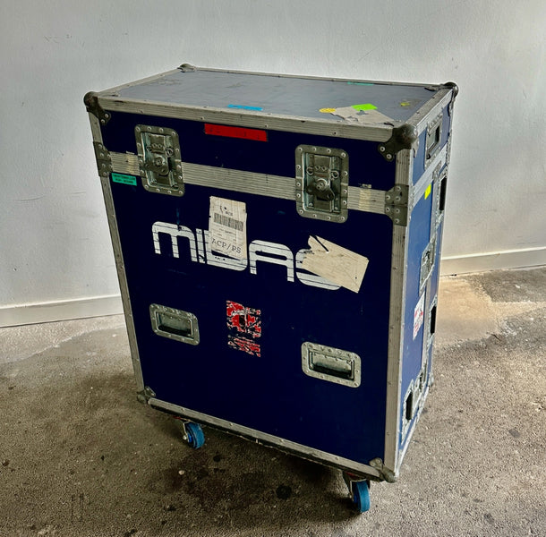 Midas PRO1 Digital Mixing Console with Flight Case – Tour-ready