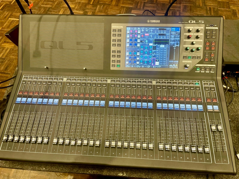 Yamaha QL5 Digital Mixing Console – 64-channel Dante Mixer