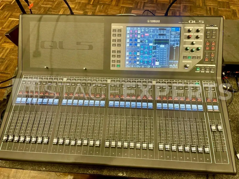 Yamaha QL5 Digital Mixing Console – 64-channel Dante Mixer