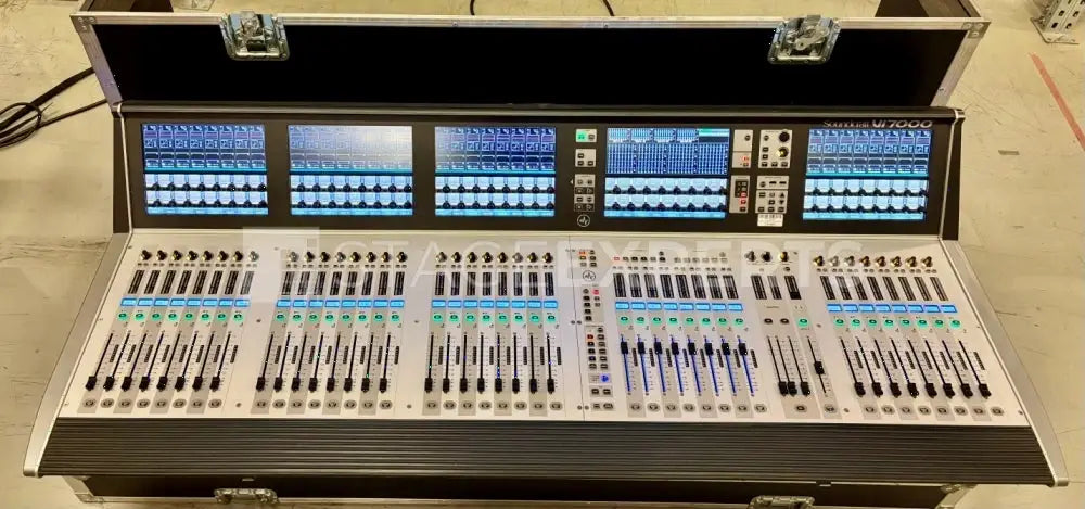 Soundcraft Vi7000 with Vi Stagebox – Digital Mixing Console