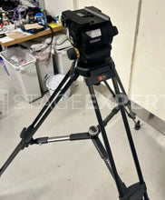 Load image into Gallery viewer, Vinten Vision 100 Carbon Fibre Tripod System with Spreader
