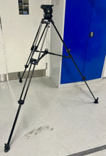 Load image into Gallery viewer, Vinten Vision 100 Carbon Fibre Tripod System with Spreader
