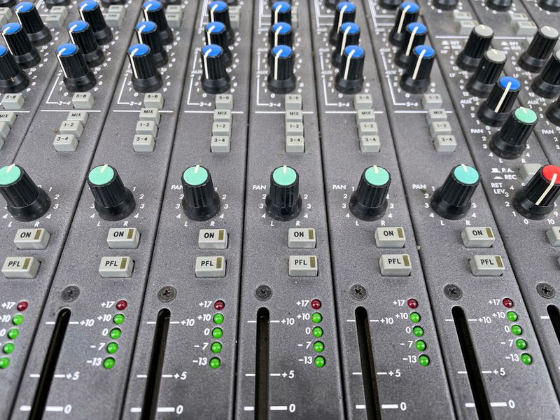 DDA Interface 24-4-2 Analogue Mixing Console – 24ch FOH
