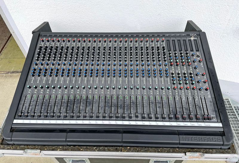 DDA Interface 24-4-2 Analogue Mixing Console – 24ch FOH