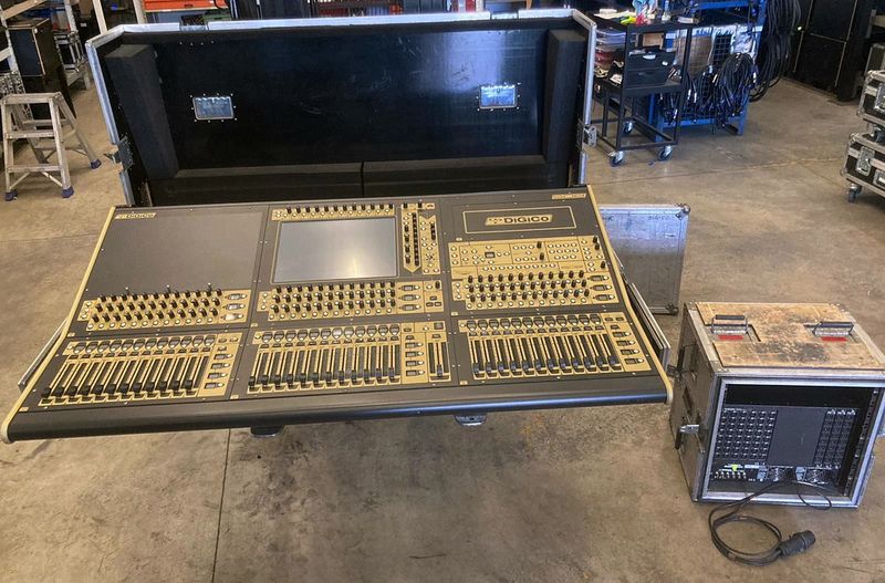 DiGiCo SD8 with MADI Rack – Digital Mixing System, Flightcase