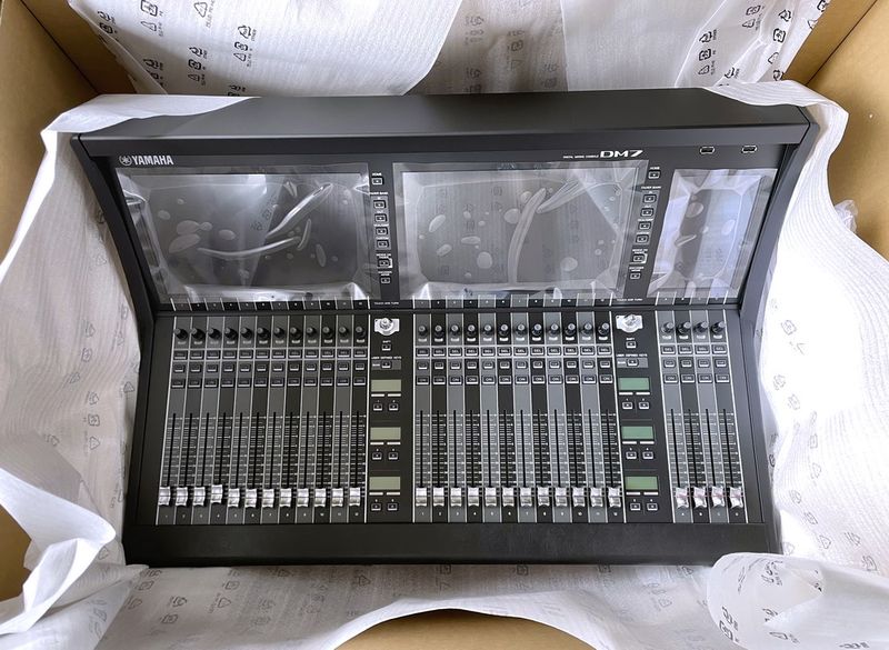 Yamaha DM7 Digital Mixing Console with Dante | Stage Experts