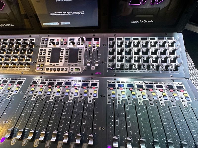 Avid VENUE S6L‑32D Set with E6L‑192 and Stage 64 System