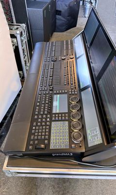 MA Lighting grandMA3 Full-size Lighting Console with Case