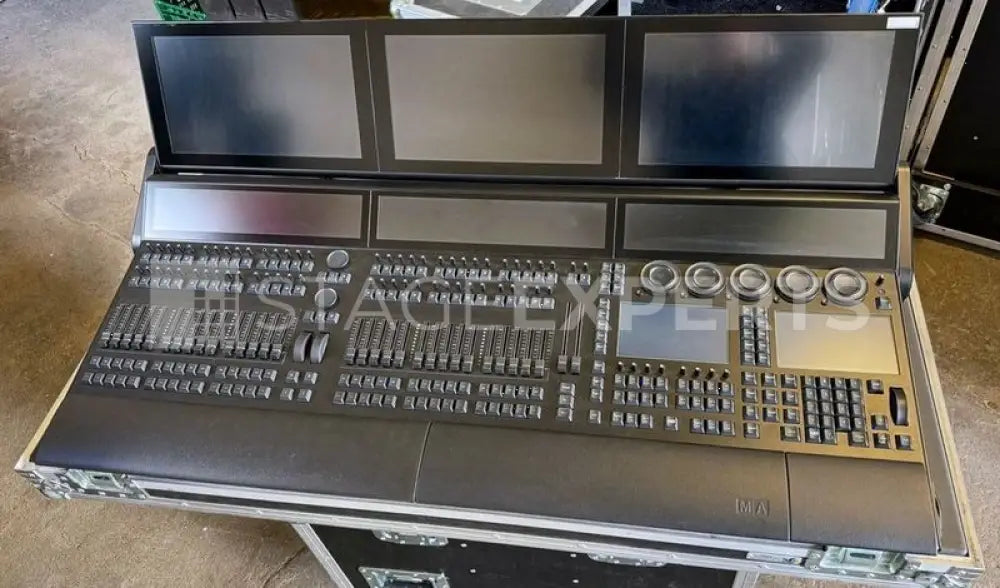 MA Lighting grandMA3 Full-size Lighting Console with Case