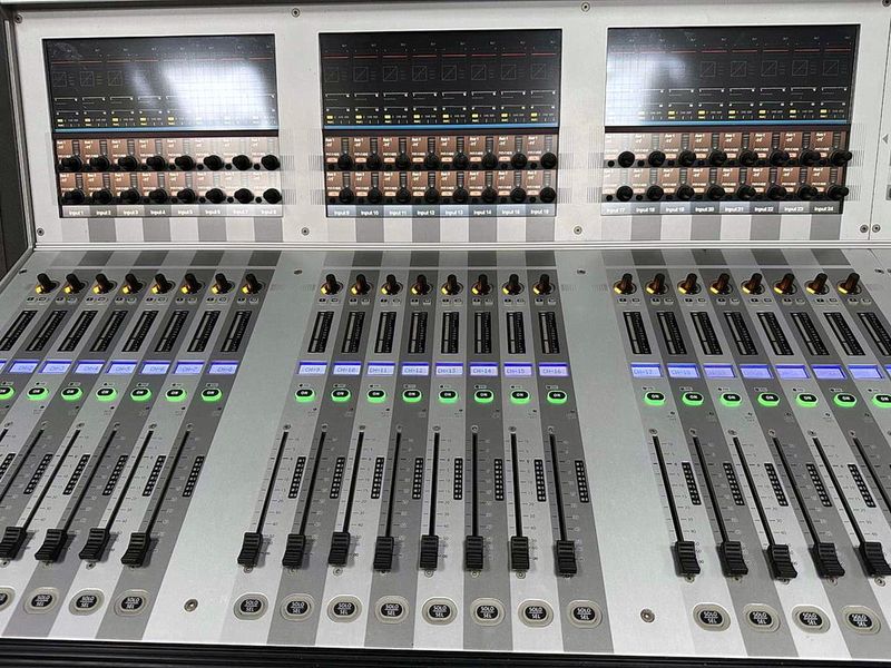 Soundcraft Vi600 Digital Mixing System with Racks & Case