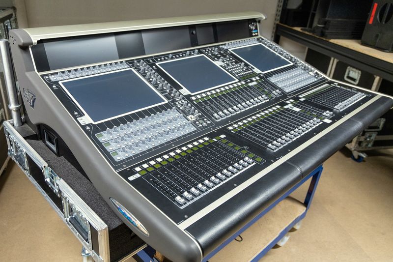 DiGiCo Quantum 7 Digital Mixing Console – Flightcase, 2021