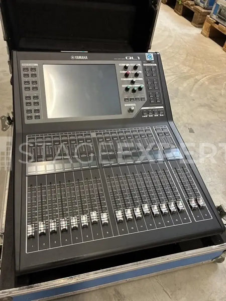 Yamaha QL1 Digital Mixing Console – 32/8, 16+8 Busses