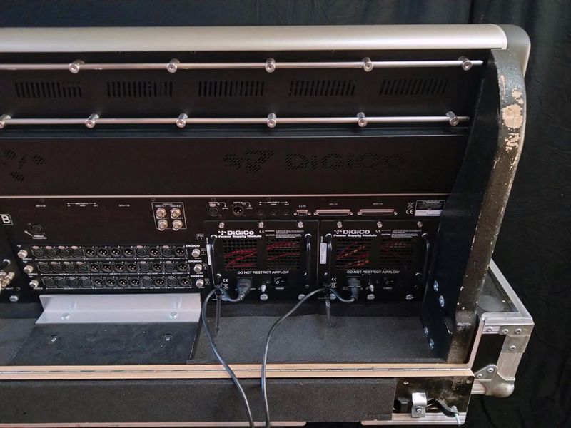 DiGiCo SD7 Digital Mixing Console with Waves | Core2