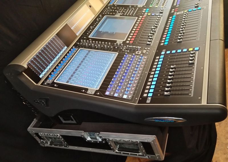 DiGiCo SD7 Digital Mixing Console with Waves | Core2
