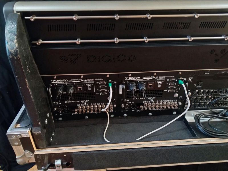 DiGiCo SD7 Digital Mixing Console with Waves | Core2