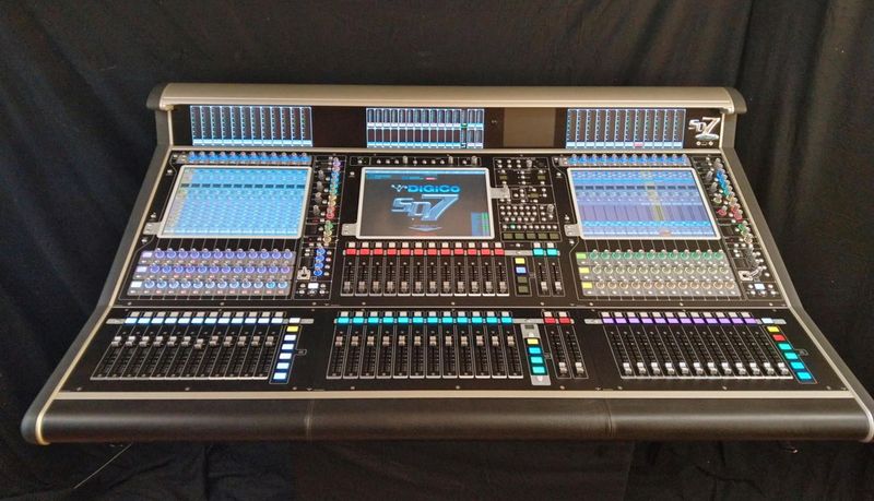 DiGiCo SD7 Digital Mixing Console with Waves | Core2