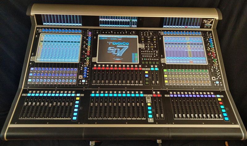 DiGiCo SD7 Digital Mixing Console with Waves | Core2