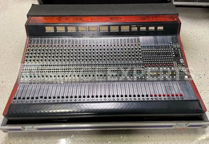 Yamaha PM 2000 Analogue Mixing Console – 32-Input FOH Desk