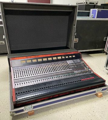 Yamaha PM 2000 Analogue Mixing Console – 32-Input FOH Desk