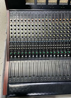 Yamaha PM 2000 Analogue Mixing Console – 32-Input FOH Desk