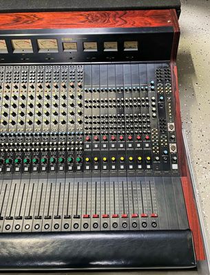 Yamaha PM 2000 Analogue Mixing Console – 32-Input FOH Desk