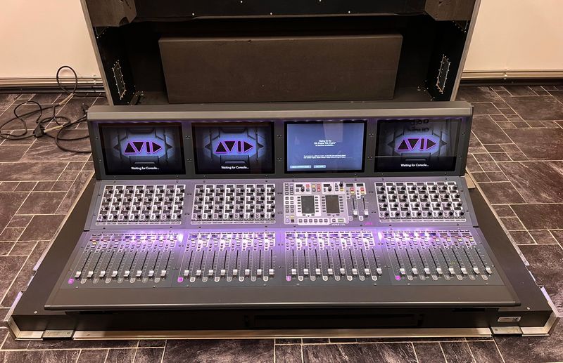 Avid VENUE S6L‑32D Set with E6L‑192 and Stage 64 System