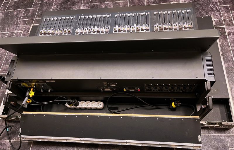 Avid VENUE S6L‑32D Set with E6L‑192 and Stage 64 System