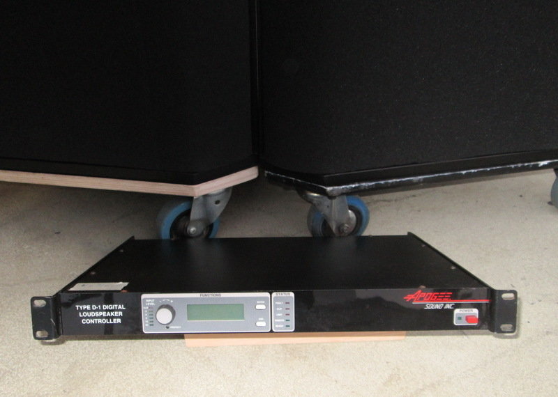 Apogee Sound AE-7 set – 3 tops, 3 subs & D1 controller