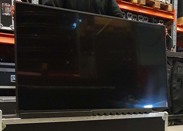 Panasonic TH-55LFE8E Dual 55in Display Bundle + Mounts