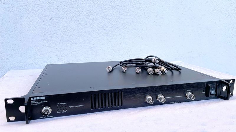 Shure PA821A Wideband PSM Antenna Combiner (470–952 MHz)