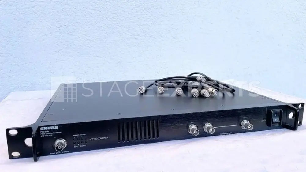 Shure PA821A Wideband PSM Antenna Combiner (470–952 MHz)