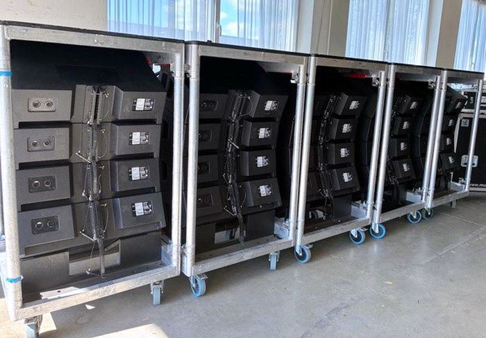 d&b audiotechnik V8 Line Array – Set of 4 with Cart