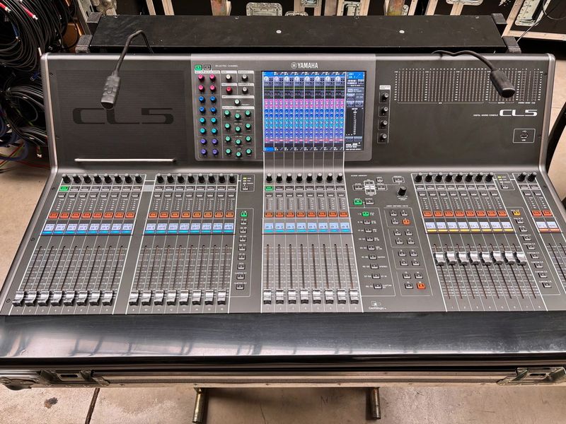 Yamaha CL5 Digital Mixing Console + Flightcase | Dante