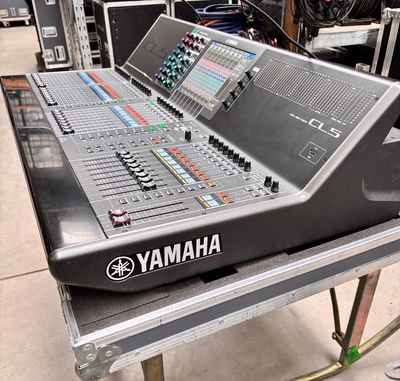 Yamaha CL5 Digital Mixing Console + Flightcase | Dante