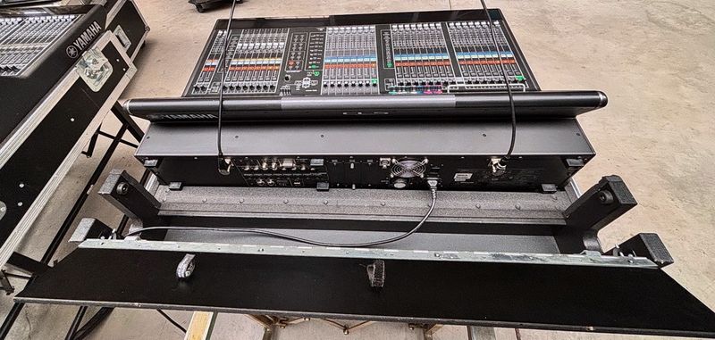Yamaha CL5 Digital Mixing Console + Flightcase | Dante