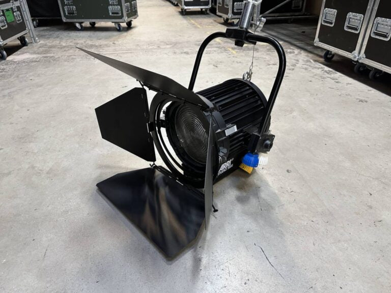 ARRI Studio 2000 Fresnel 6x Pole‑Op Kit with Barndoors (Tungsten)